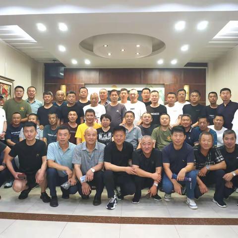 战友战友 亲如兄弟庆祝建军95周年欢聚