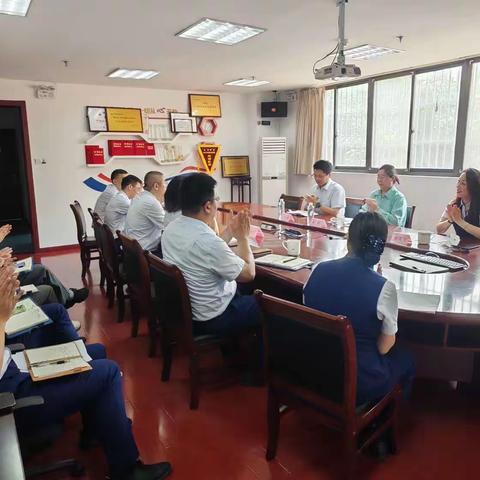 分行徐莉副行长至大港支行进行新干部送任