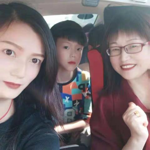 走进家庭  携手育人