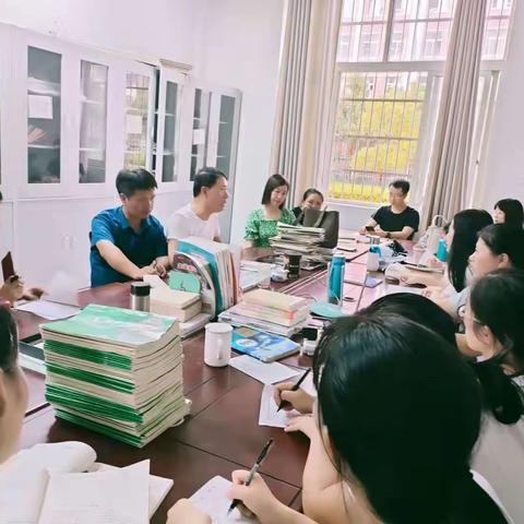 新起点  新征程  新希望----九年级语文组教研活动