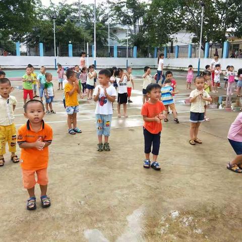 《动与静的交换》（林静怡 岑举荐 吴英磊）幼儿园的活动是让幼儿在动和静相结合，锻炼出强健的体魄和学会思考。