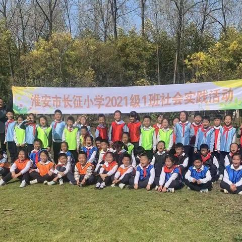 今到白家诗句出，无人不咏洛阳秋——长征四(1）班秋游