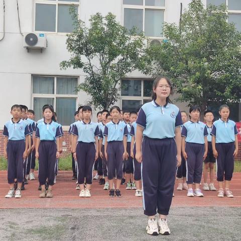 路队比赛，展我风采