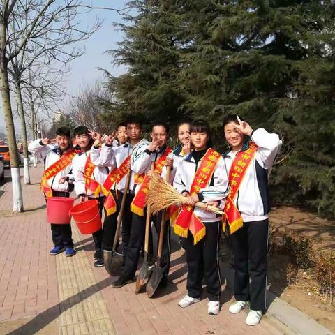 爱绿护绿 我们在行动——高密市朝阳中学植树节