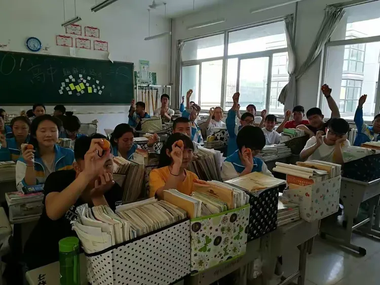 高密市朝阳中学举行杏子文化节