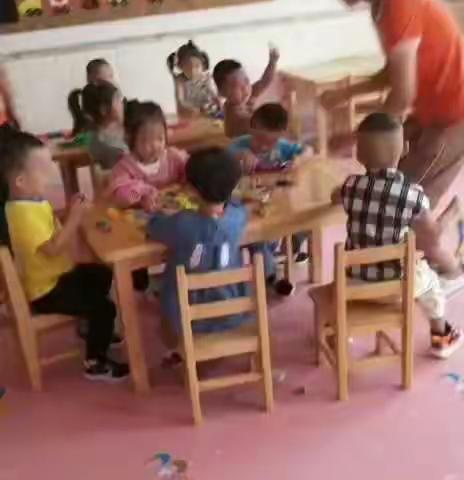 小二班的宝贝们上幼儿园第三天