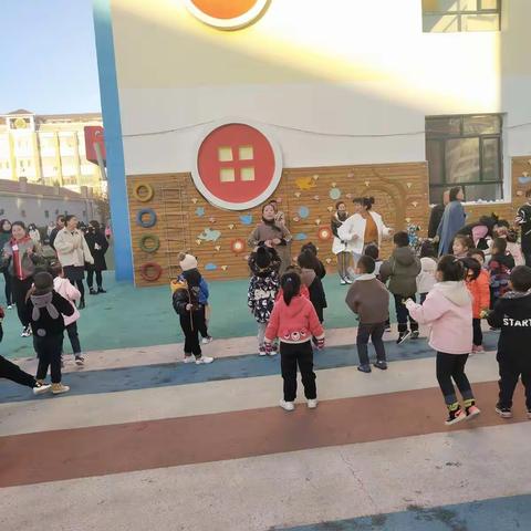 金色摇篮曙光幼儿园幼小二班家长助教活动