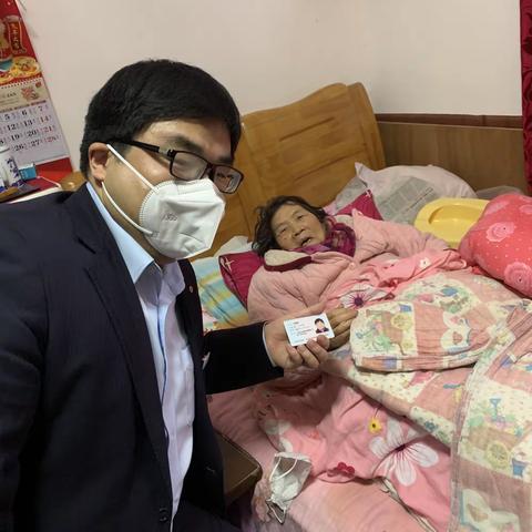 雷锋精神传天下，互助暖流漾人心。