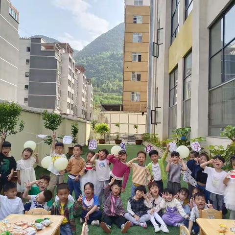 “不负美食，共享时光”石桥幼儿园大二班美食分享活动（副本）