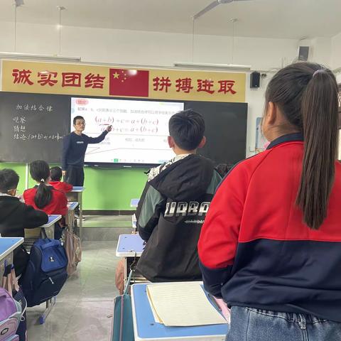 畅游数学之海，享受快乐时光—邱县文冠小学听评课活动