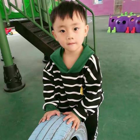 银座爱心幼儿园中一班郑君皓小朋友