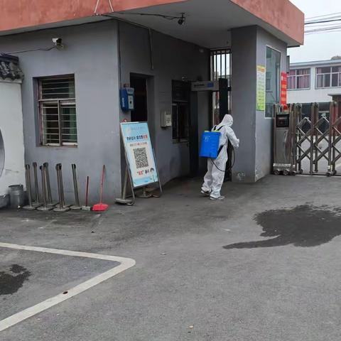 校园消杀筑防线，齐心协力抗疫情——泥河中学开展校园全面集中消毒消杀工作
