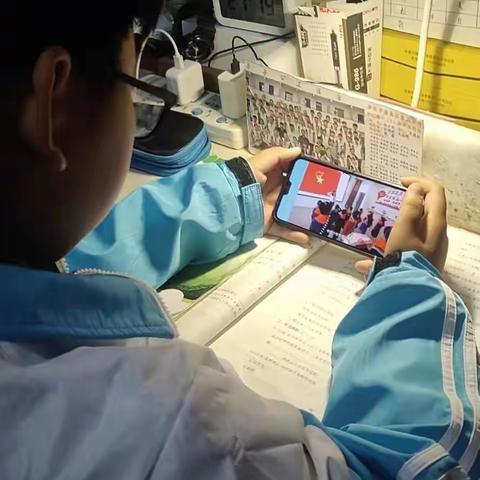 2022～2023学年第一学期泥河中学少先队开展“争做新时代好队员”主题云队课学习活动