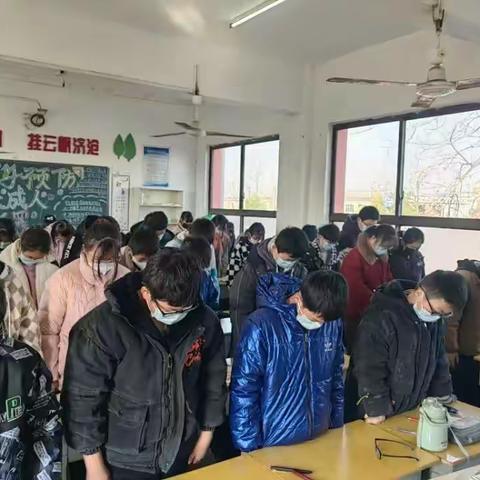 江泽民同志追悼大会在北京人民大会堂隆重举行 泥河中学校园响起防空警报并下半旗志哀 师生默哀三分钟