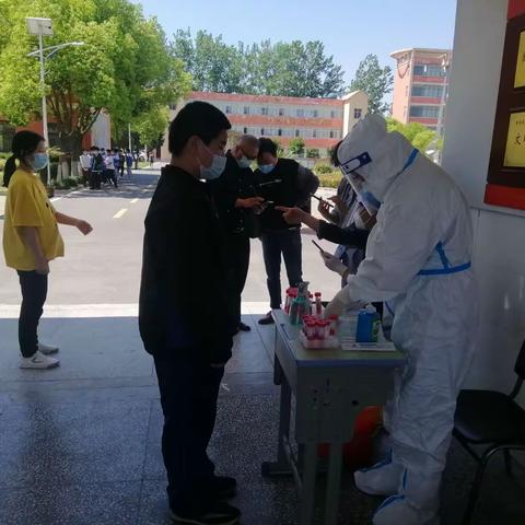 核酸检测进校园，筑牢防线迎开学——泥河中学组织全体师生进行开学第一天核酸检测