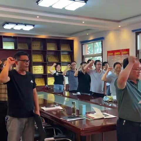 泥河中学党支部重温入党誓词