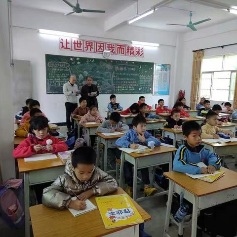 ＂爱生有方，育德无痕＂推门听课促成长，共谱教研新篇章