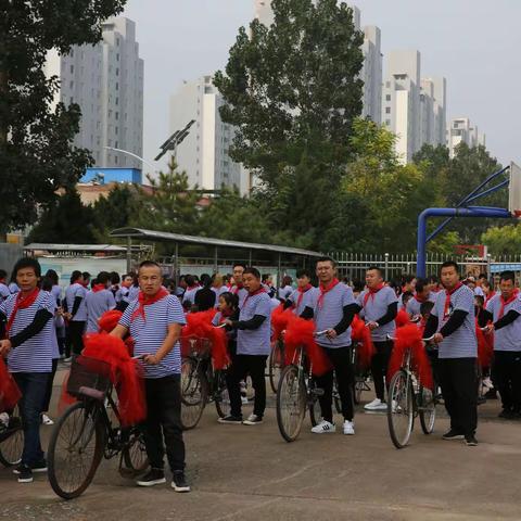 百灵鸟幼儿园“迎中秋、庆国庆”我陪爸妈忆童年亲子主题活动