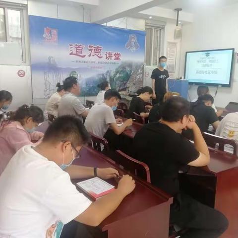 文峰区东大街办事处“携手筑梦、情暖职工”法律宣讲高阁寺社区专场