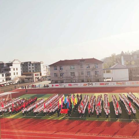 鹰击长空，拼力逐梦，鱼翔浅底，勇争上游——潞田中心小学2018年秋季田径运动会