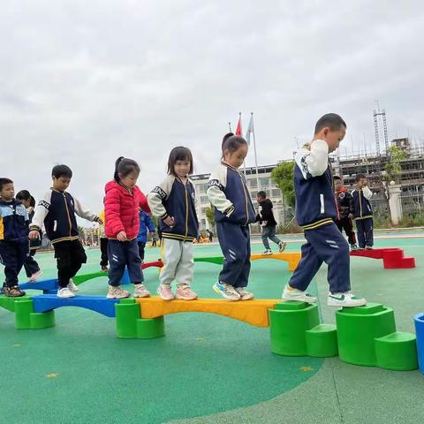 东溪街道中心幼儿园2023年春季启航二班三月份精彩呈现