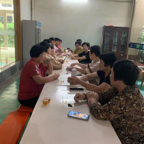 西湖豪庭召开老年人协会筹备会