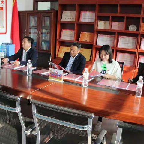 县教育党工委“不忘初心、牢记使命”主题教育第四指导组到伊通镇满族第四小学校检查指导工作
