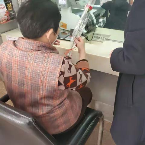 【皖美工行服务】湾里支行给到店女性客户送上节日祝福