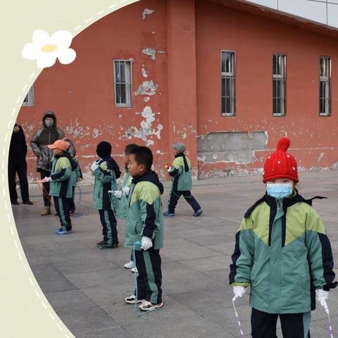 “运动健康、绳舞飞扬”霍市二小2021级二班第一组 ——亲子跳绳比赛