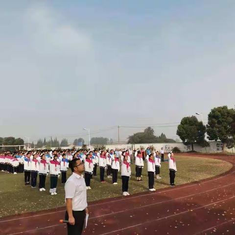 访仙中学举行国庆升旗仪式 庆祝建国70周年