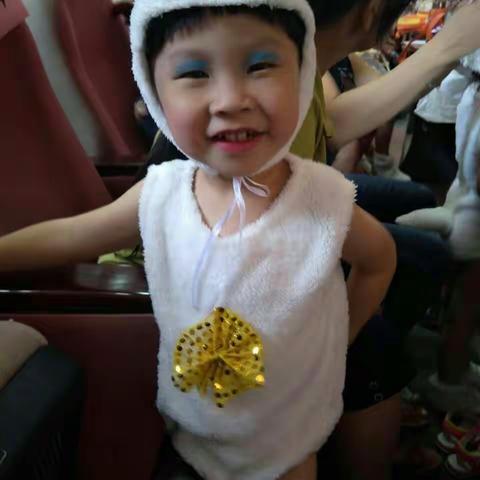 小宝第一次六一表演