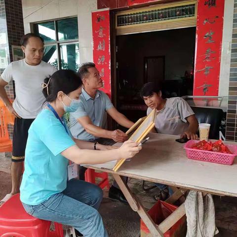 海棠区铁炉村党委书记蒲少忠下村检查食品安全“两个责任”机制督导检查工作