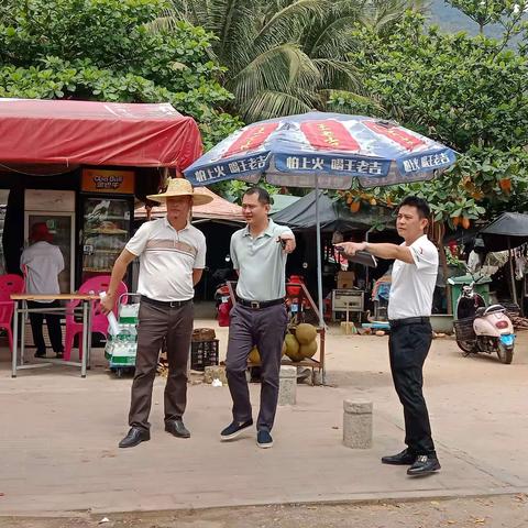 海棠区委常委政法委书记卢家强深入铁炉村街道督导检查创文巩卫工作