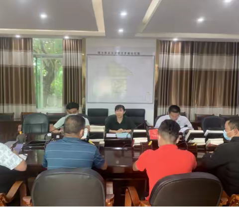 文罗镇党委书记罗杏对在建项目单位进行约谈