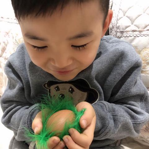 大家好，我叫崔永轩，今天我的小任务是保护我心爱的小宝贝“一枚鸡蛋🥚”！
