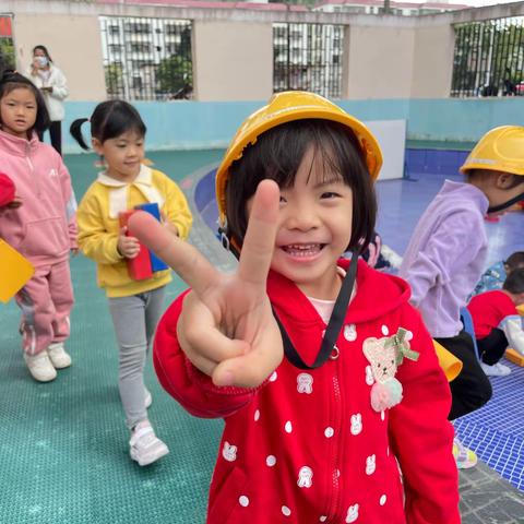 中一班户外自主游戏