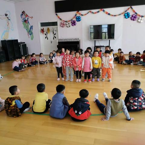 经典诗文传万代，以大带小共启蒙—白银区第三幼儿园小一班中四班主题活动