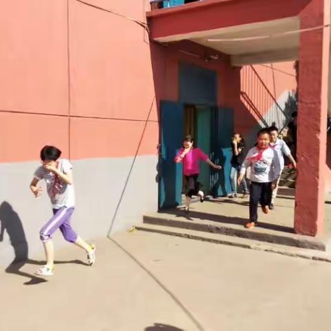 加强防范意识，树立安全理念—赵二小消防安全演练纪实