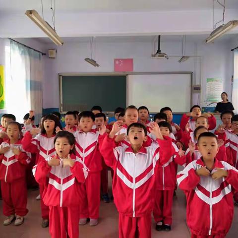 赵二小“礼赞共和国，智慧新生活”主题班会活动纪实