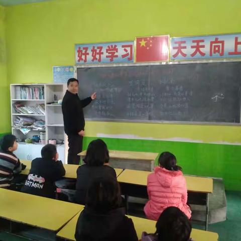 学古诗      讲故事    老沟小学2021年11月27日社团活动