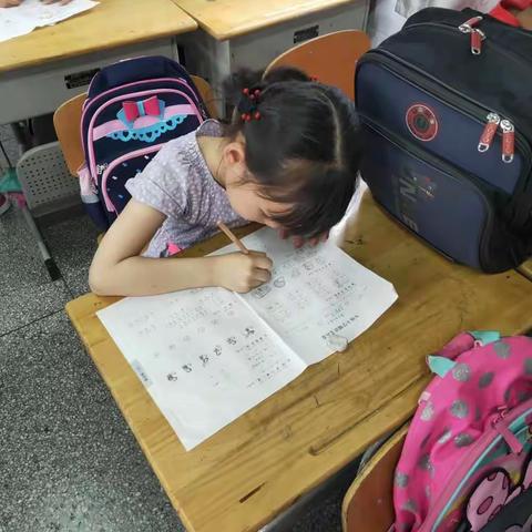 王梓悦，能说、会写的好姑娘。