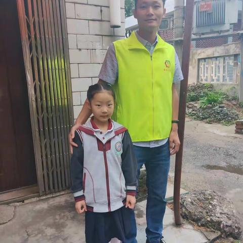 孙婉愉，机灵的小姑娘。