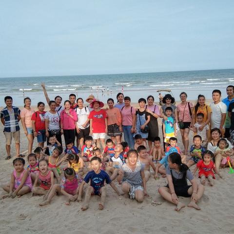 快乐家族海边聚餐，留下美好难忘回忆