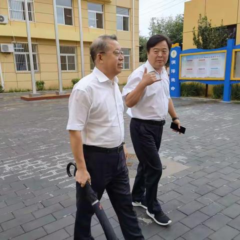 密云区教工委张文亮书记到十里堡镇中心小学视察指导工作