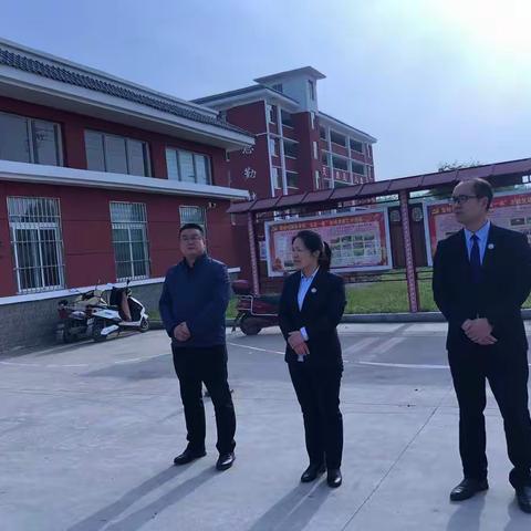 用脚步丈量时代发展，用真情感受乡村振兴—舞钢新时代国际学校八年级莘莘学子争做新时代优秀标兵！