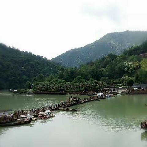 翻越千山万水，只为看你一眼……