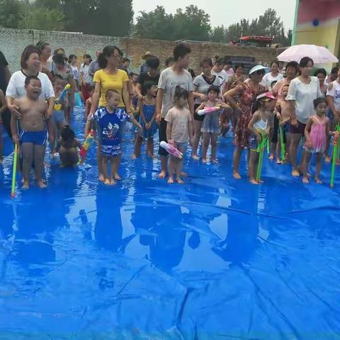 七彩虹幼儿园亲子活动“泡沫之夏”激情一夏