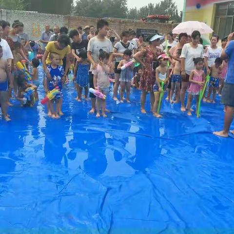 七彩虹幼儿园亲子活动“泡沫之夏”激情一夏