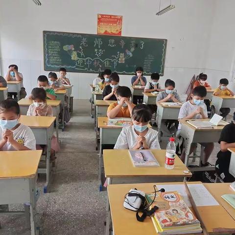 多彩课前三分钟”——前八段小学四年级一班手势舞展演活动