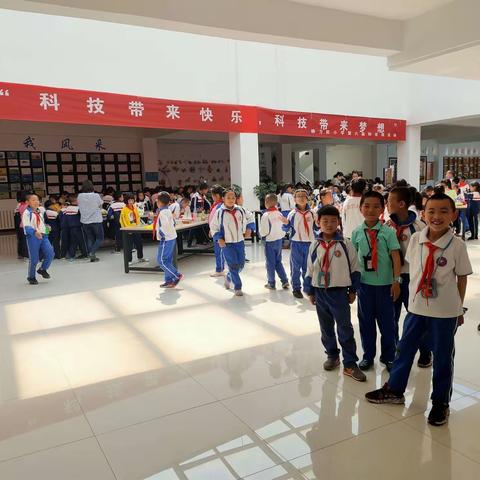 桃力民小学  二四中队  “启迪智慧  激发灵感   创新科技”展